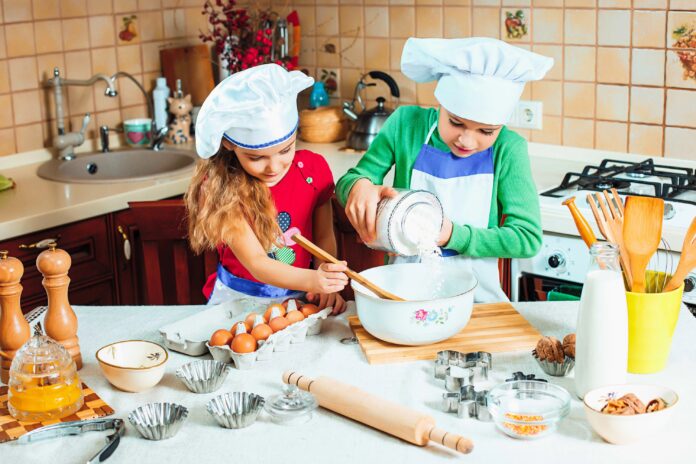 préparation de desserts enchantés comme la Pavlova
