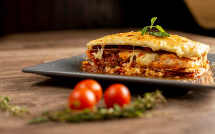 recettes-pour-tous_Lasagnes au pesto, ricotta et légumes rôtis_joe-boshra-JNCxXU3A0H0-unsplash Lasagnes au pesto