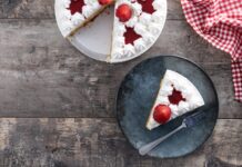 Gâteau aux fruits rouges ingénieux, le dessert qui surprend Gâteau aux fruits rouges