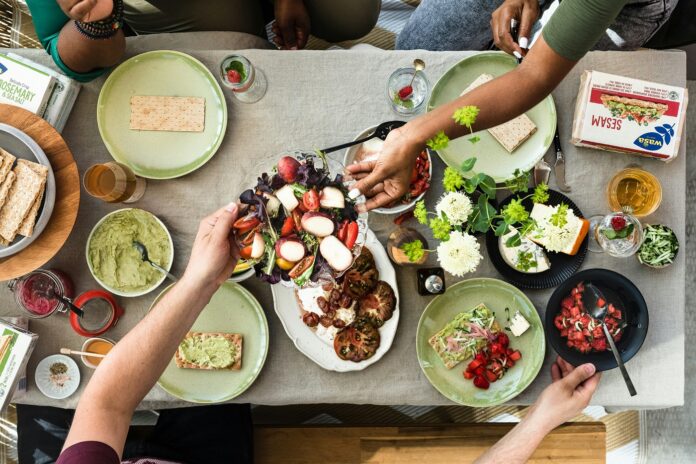 recettes-pour-tous_Les repas sans cuisson deviennent la vraie cuisine de juillet_wasa-crispbread-Ma2O4mkx-c8-unsplash repas sans cuisson