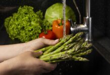 Retour des courses les cinq minutes qui changent toute votre semaine en cuisine Retour des courses
