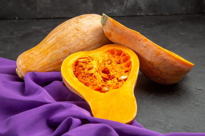 recettes-pour-tous_Velouté de potimarron rôti au lait de coco-l’automne vegan dans toute sa douceur_front-view-fresh-pumpkin-sliced-fruit-dark-table-color-food-fruit-ripe Velouté de potimarron rôti